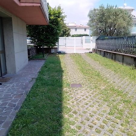 Holiday Apartaments 代森扎诺-德尔加达 外观 照片