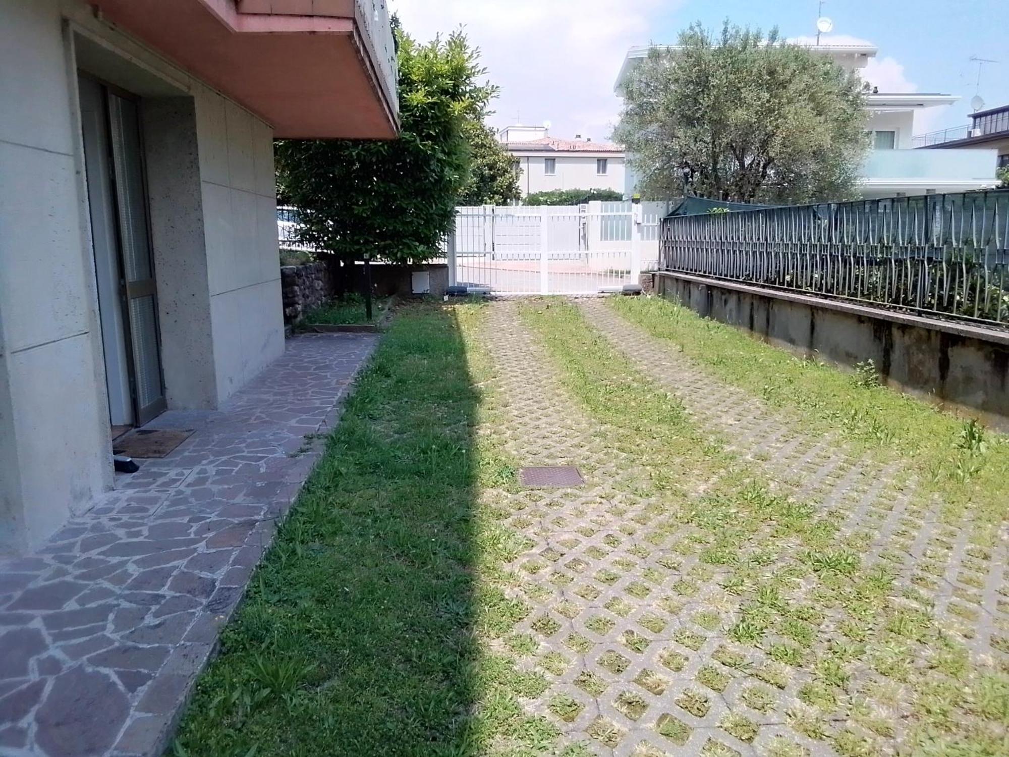 Holiday Apartaments 代森扎诺-德尔加达 外观 照片